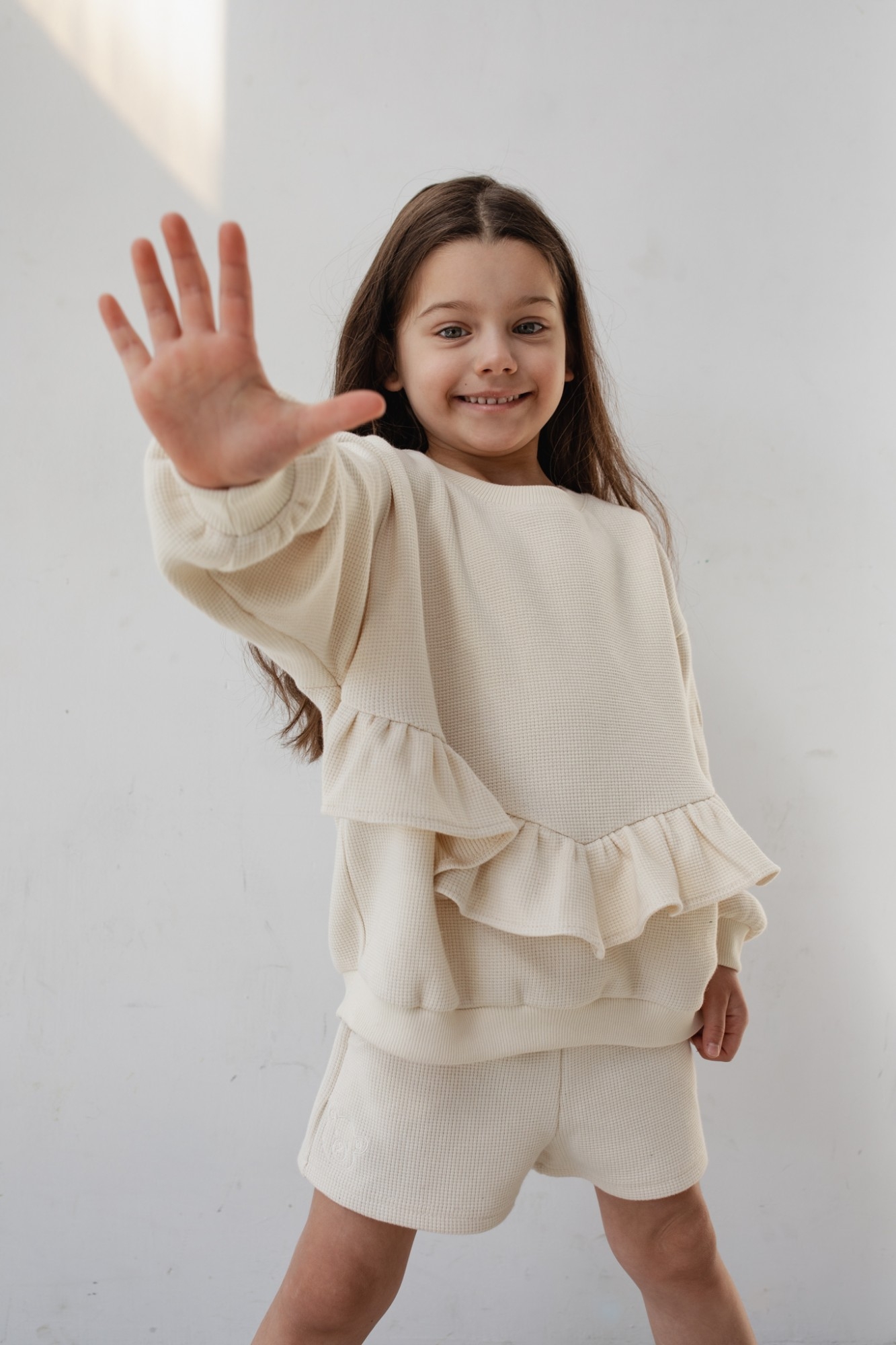 MINI bluza oversize z falbanką z dzianiny waflowej w kolorze BRIGHT BEIGE - ANGEL-80-86 (12