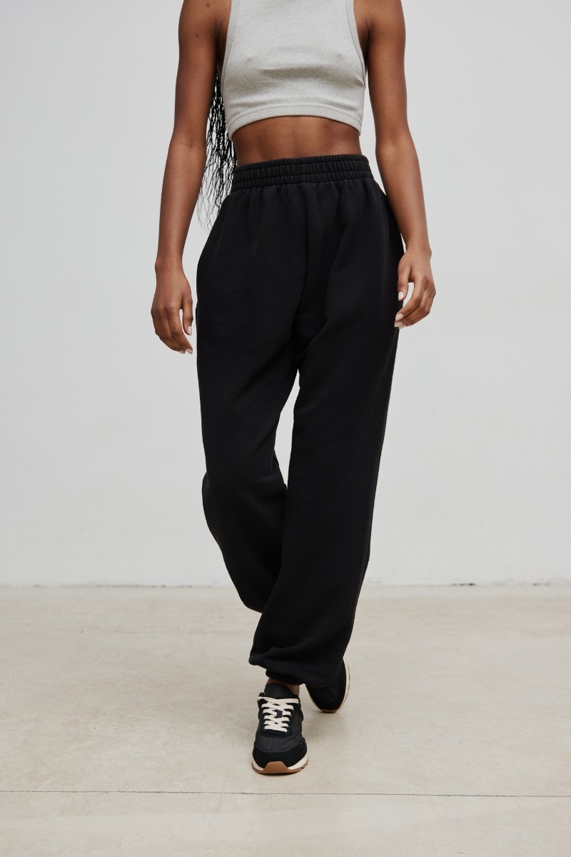 Spodnie dresowe typu jogger w kolorze WASHED BLACK  - STAGER