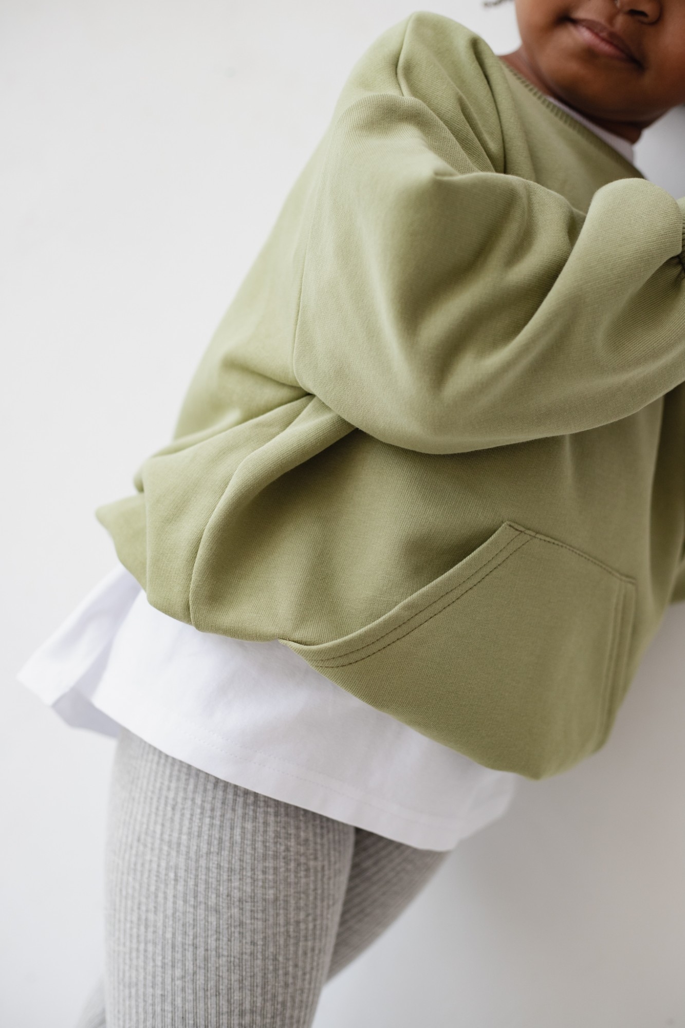 MINI bluza oversize z kieszonką KHAKI - BONNY-80-86 (12