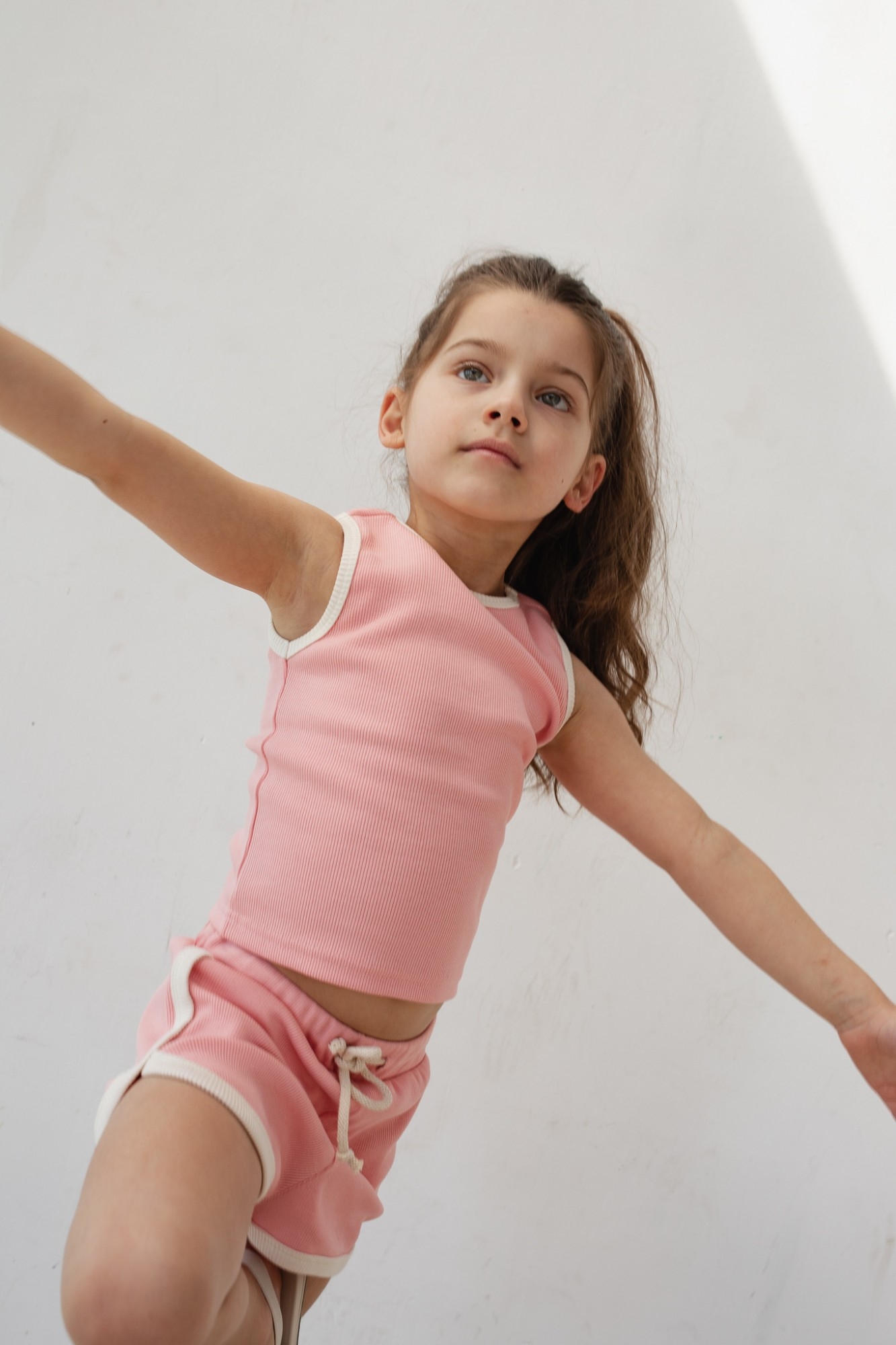 MINI top z prążkowanej dzianiny w kolorze PASTEL PINK - JUMPY-128-134 (8