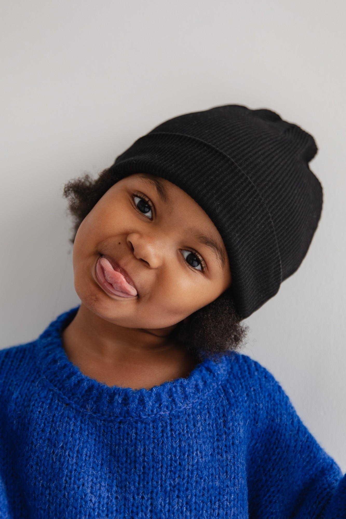 MINI czapka z dzianiny prążkowanej w kolorze TOTALLY BLACK