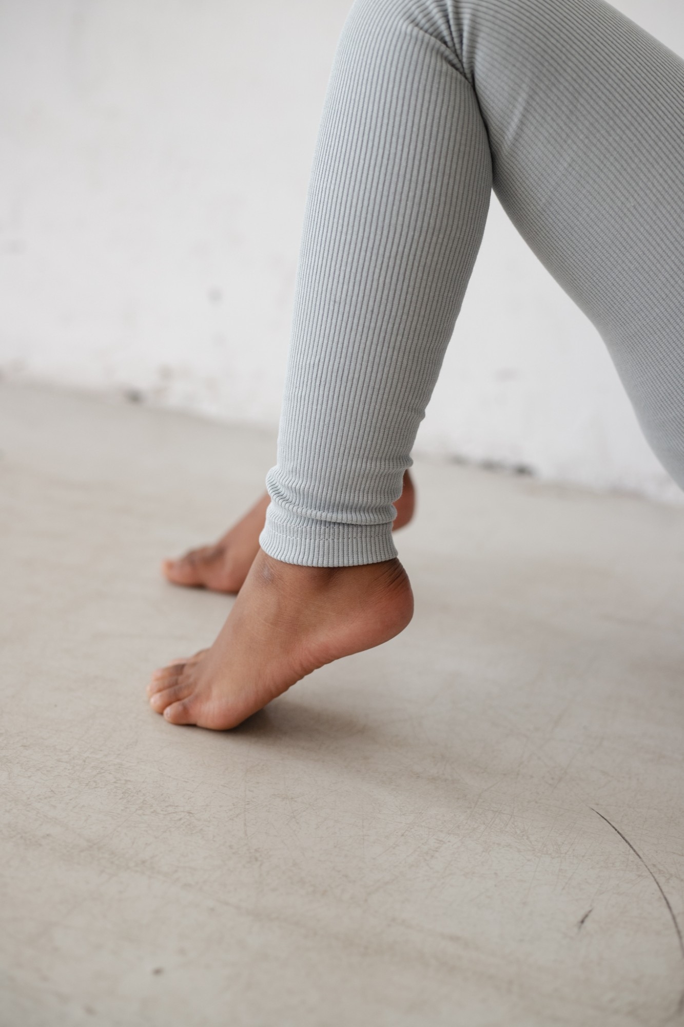MINI legginsy z prążkowanej dzianiny w kolorze POWDER BLUE