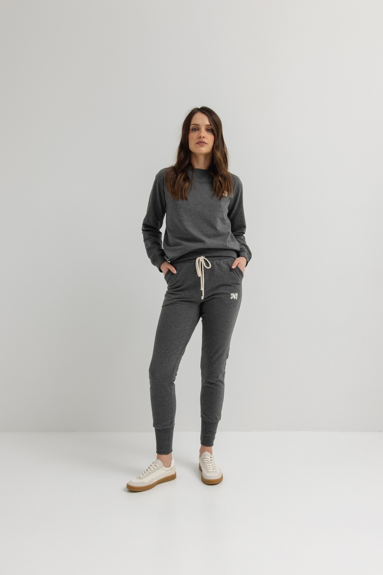 Spodnie dresowe w kolorze GRAPHITE