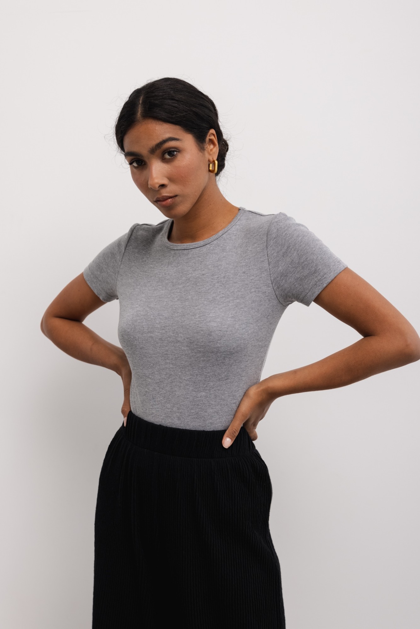 Dopasowany top z krótkim rękawem w kolorze CLASSIC GREY interlock - UNITY