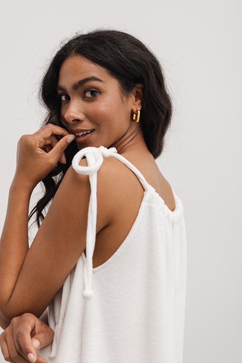 Bluzka FROTTE z wiązaniem na ramionach w kolorze CLASSIC WHITE