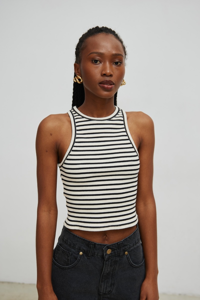 Krótki top w paski w kolorze BLACK & BEIGE - ELITE