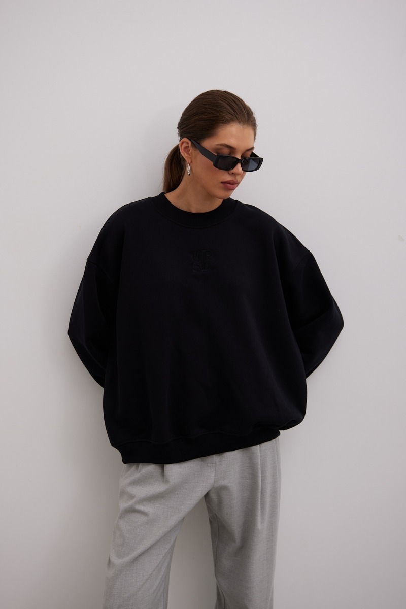 Bluza typu oversize  z HAFTEM  w kolorze TOTALLY BLACK