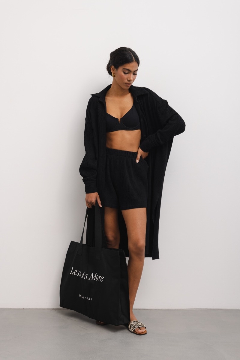 Koszula MAXI z plisowanej BAWEŁNY w kolorze TOTALLY BLACK