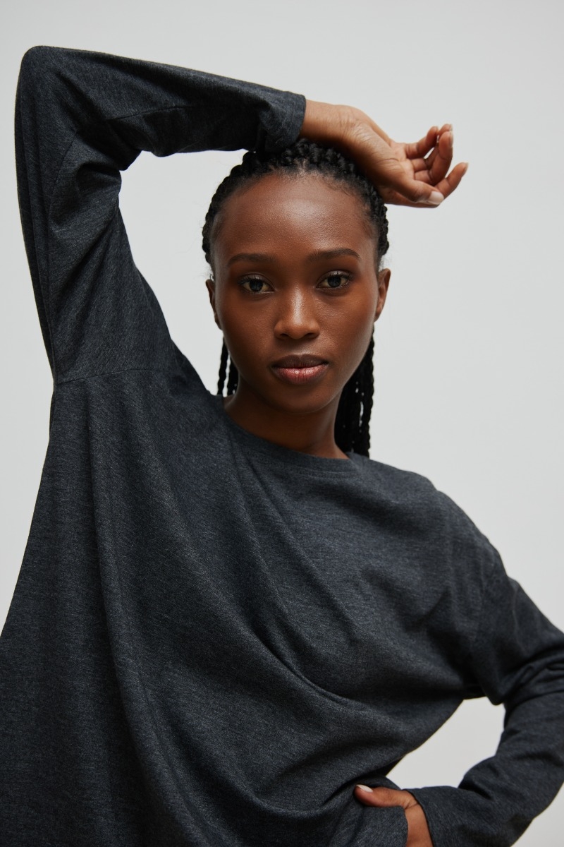 Klasyczny longsleeve w kolorze GRAPHITE - ONYX