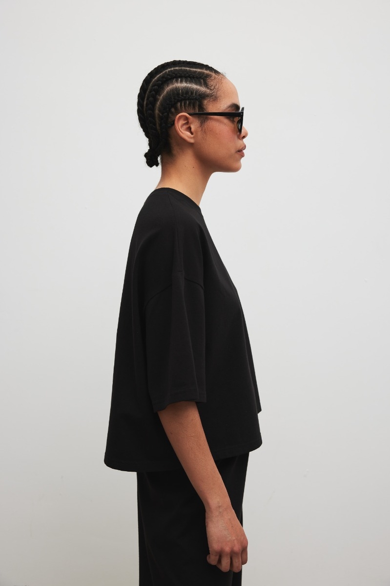 Tshirt typu oversize w kolorze BLACK - GALAXY