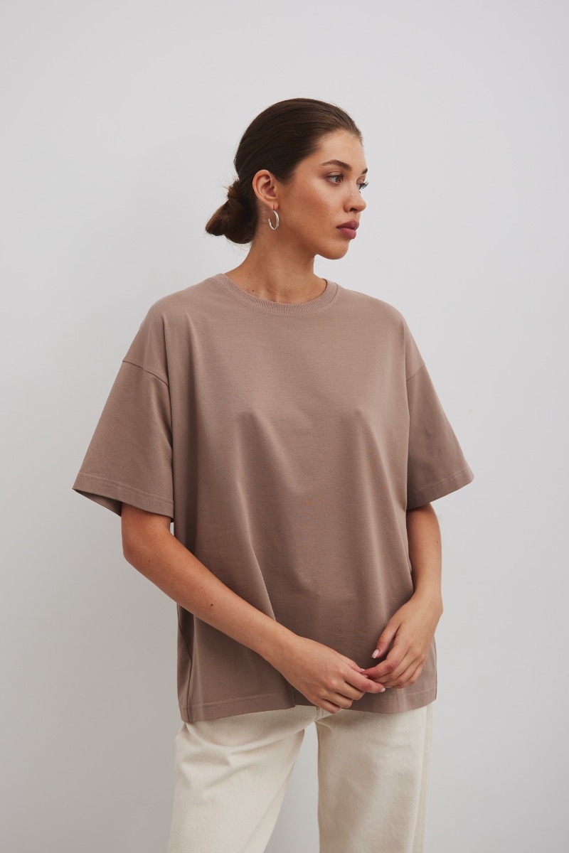 Tshirt oversize z nadrukiem w kolorze LATTE