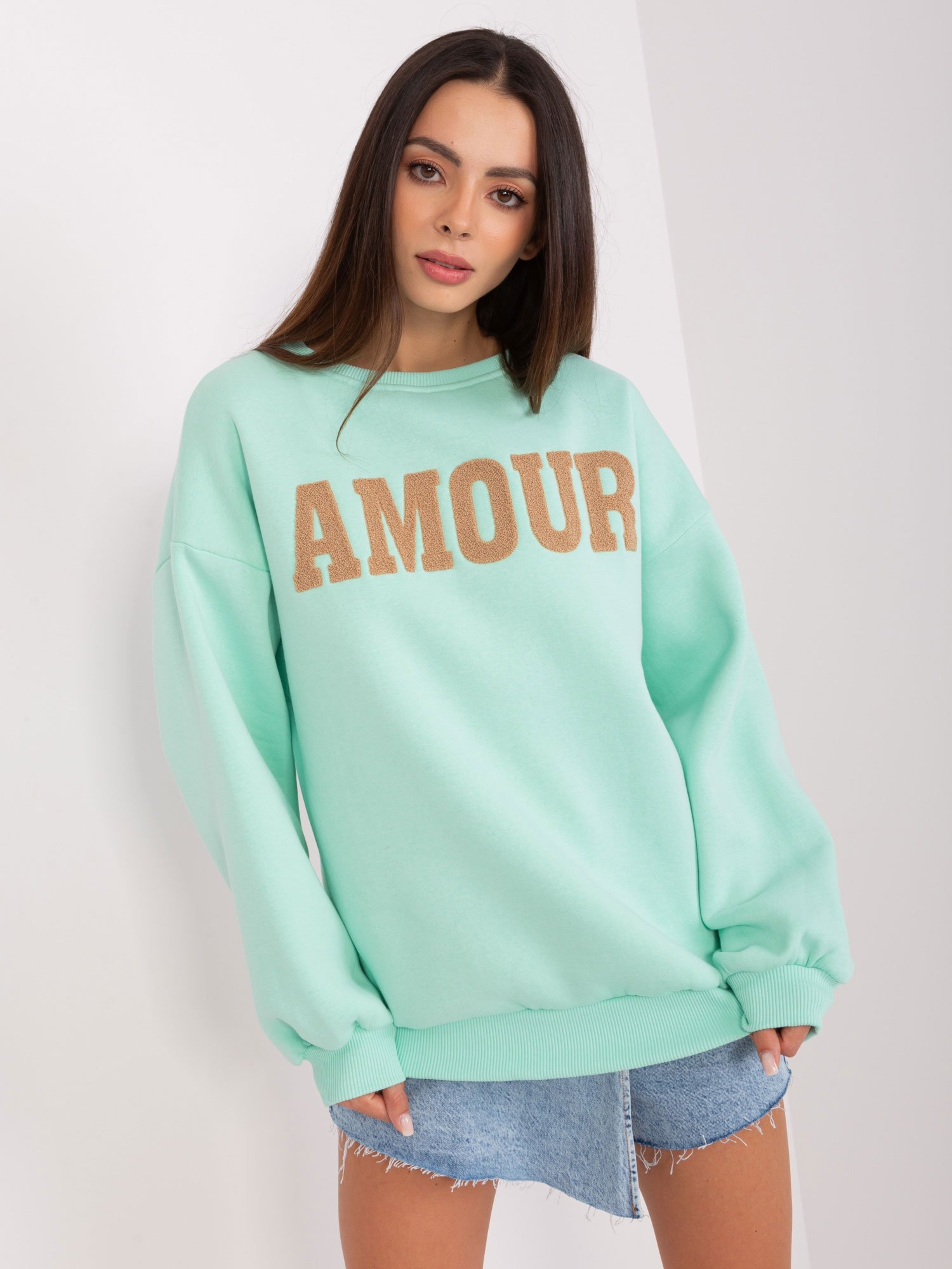 Bluza damska z barankowym napisem Amour