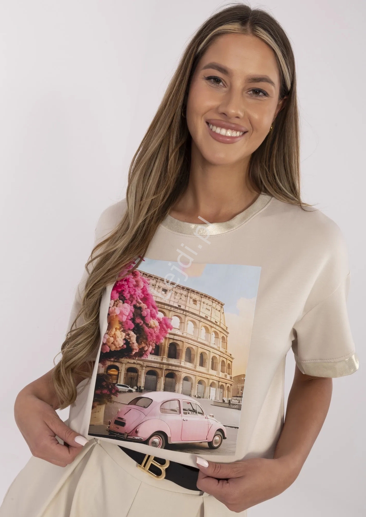 T-shirt damski ze złotymi lamówkami ROMA z garbusem , bluzka bawełniano wiskozowa masełko PREMIUM , beżowyM61771