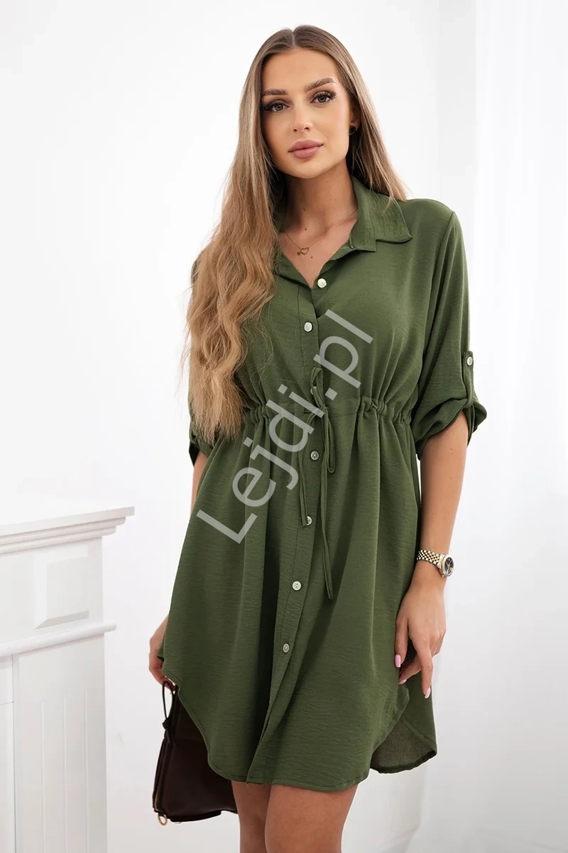 Sukienka z zapiciem na guziki i wizaniem w talii khaki Marsala mulin