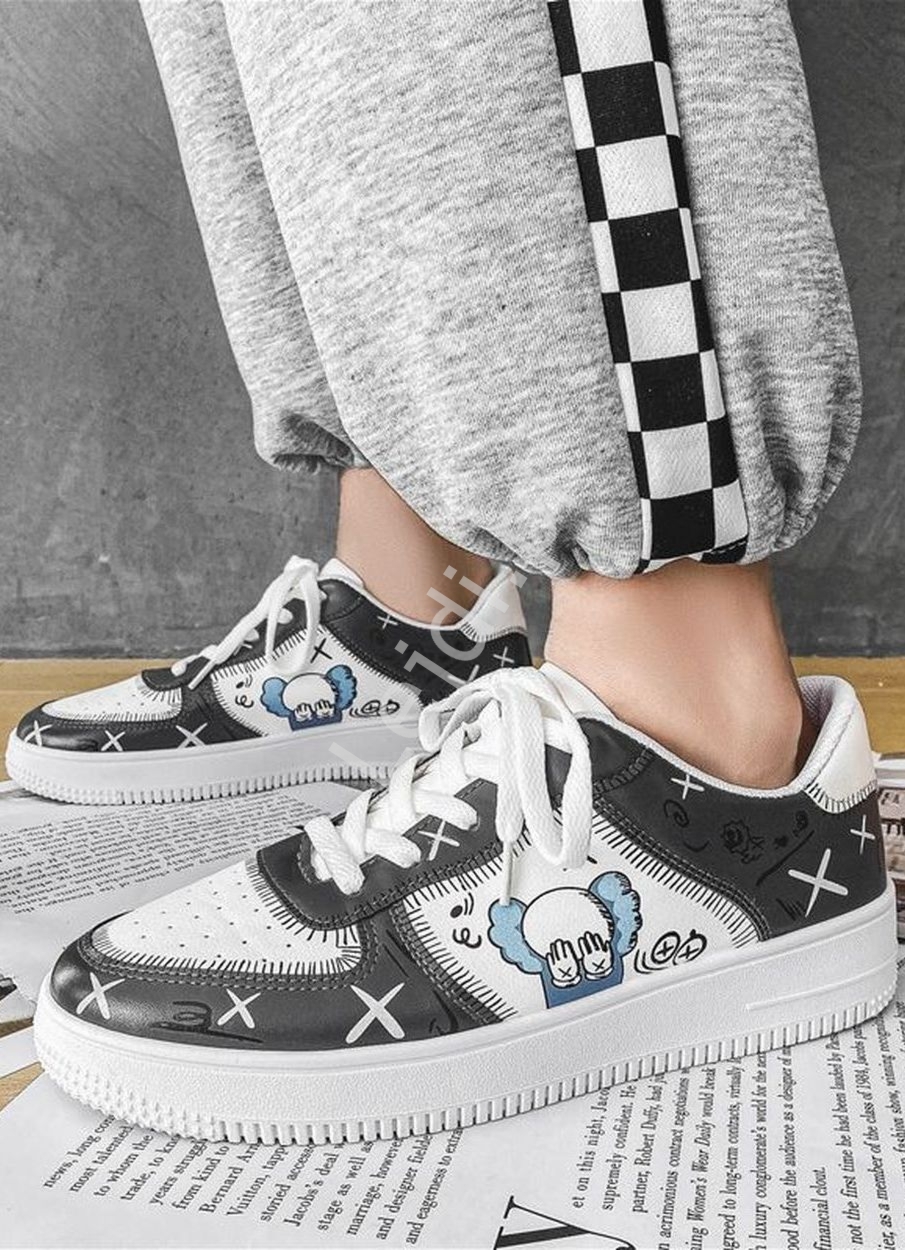 Modzieowe buty z stylowym zdobieniem 7670