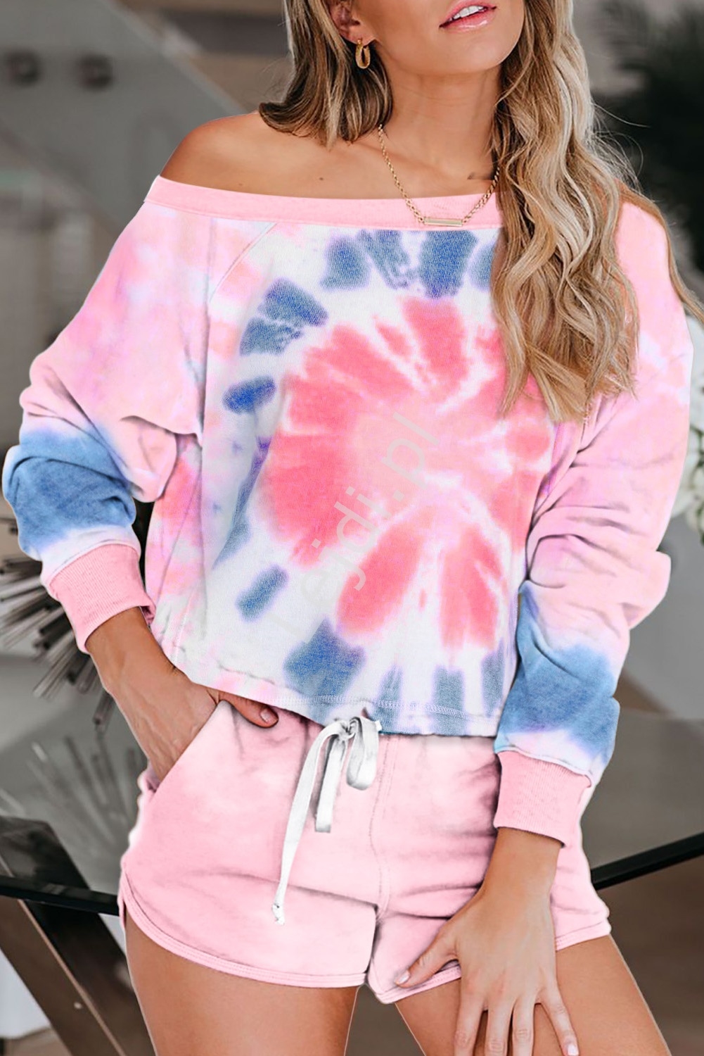 Jasnorowy zestaw bluza i spodenki sportowe tie dye 014