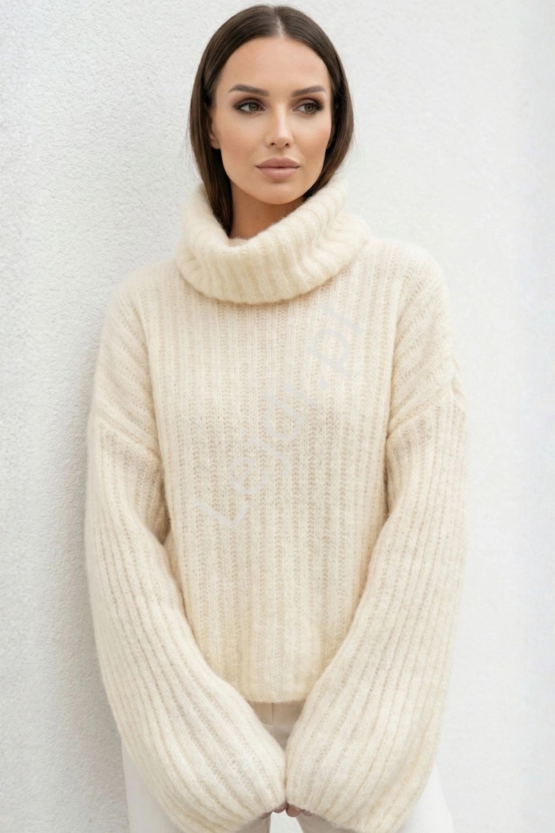 Kremowy moherowy sweter z golfem szerokimi rkawami BETTER THAN THAT 2 , 60% moher 1899