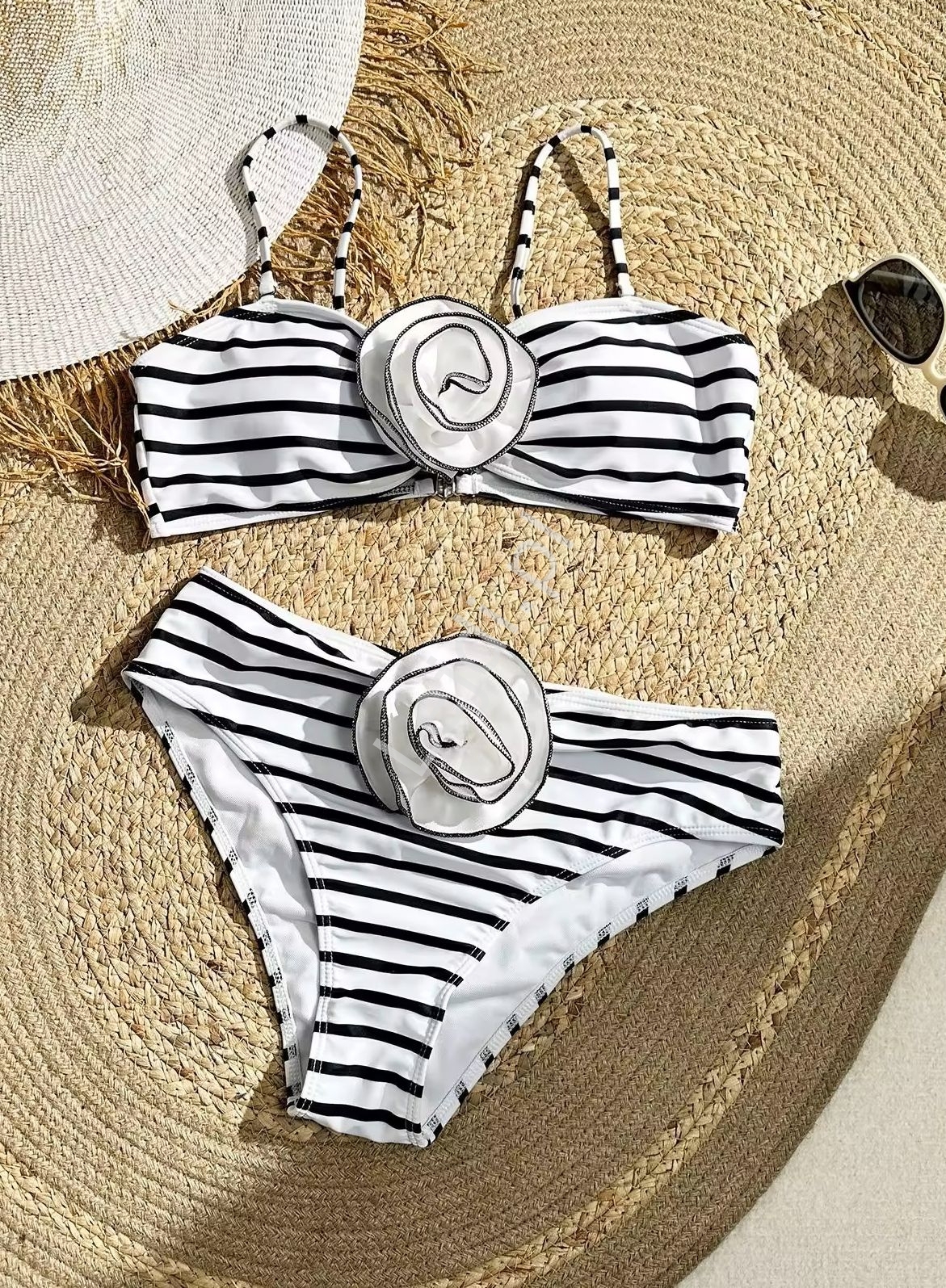 Bikini w paski z różą 355