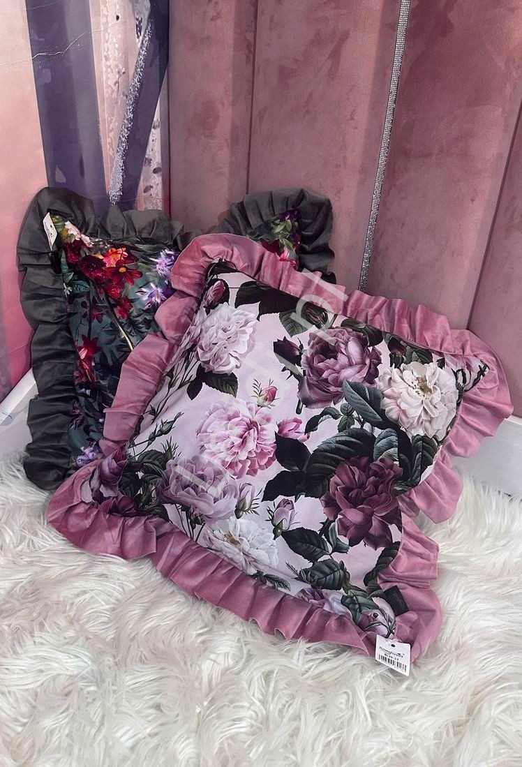 Image of Ozdobna poszewka na poduszkę w kwiaty Velvet , zamsz, różowe róże dwustronna róże /gładka 42x42 cm