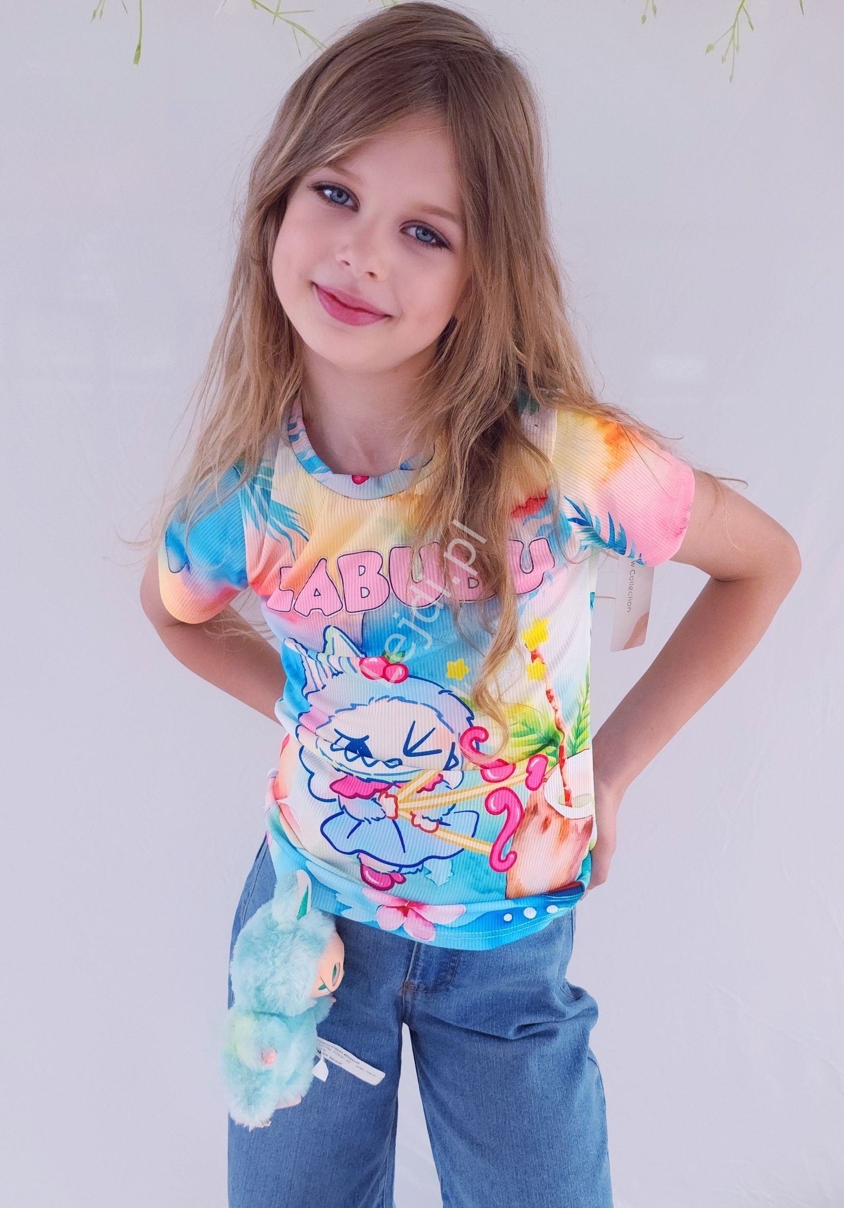 Image of Bluzka t-shirt prążek LABUBU dla dziewczynki tęczowa