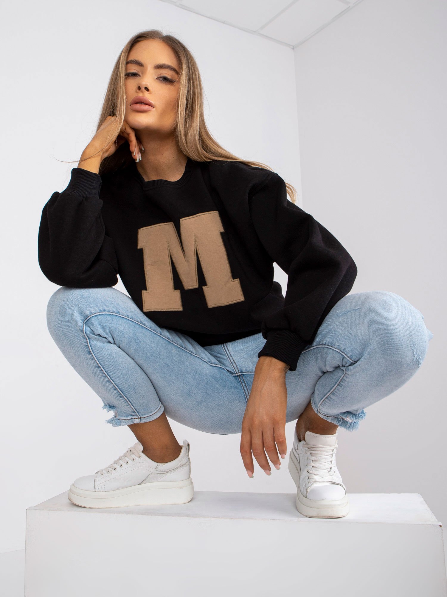 Bluza bez kaptura z literą M