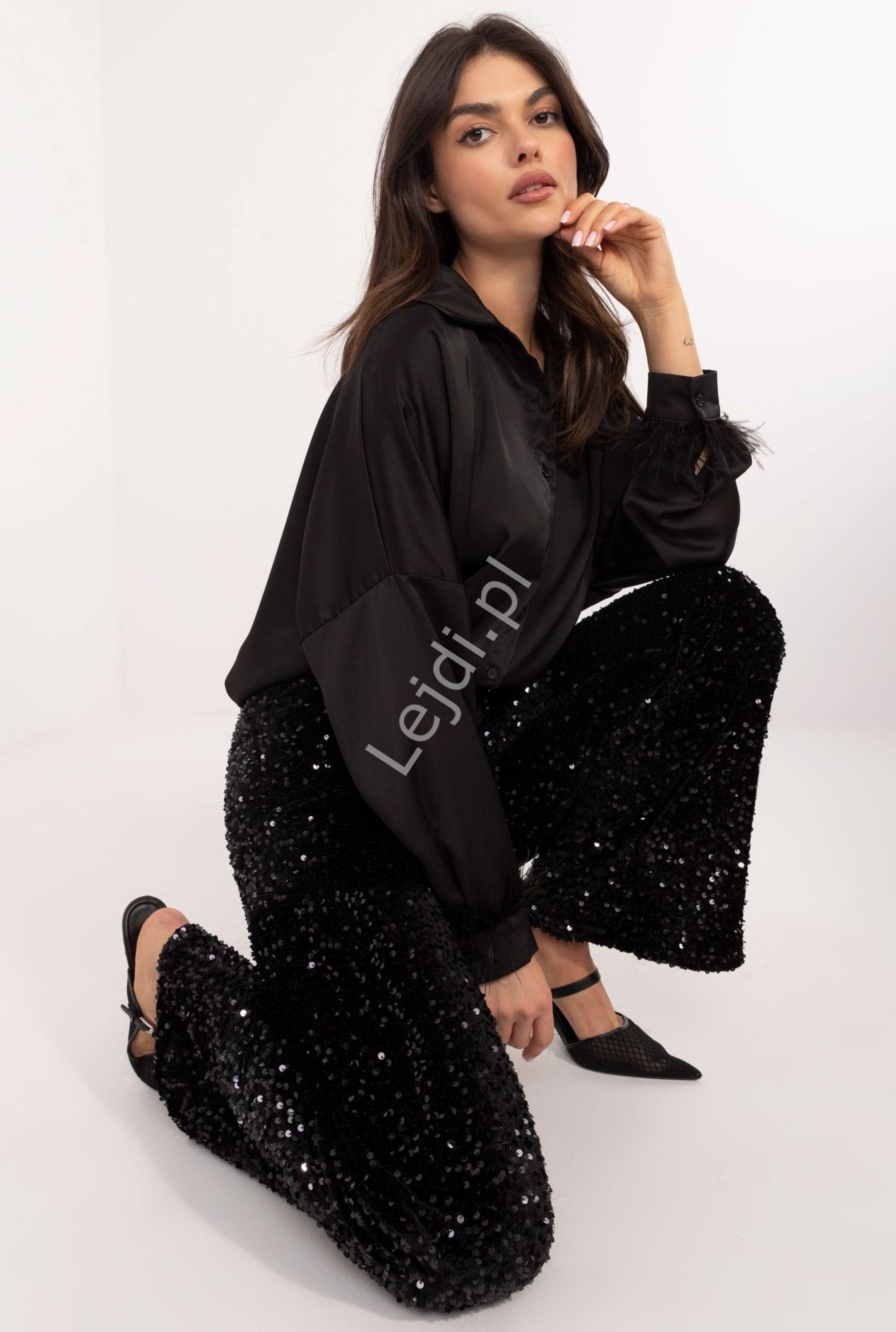 Cekinowe czarne spodnie na Andrzejki, Sylwestra , karnawał 4323C.28