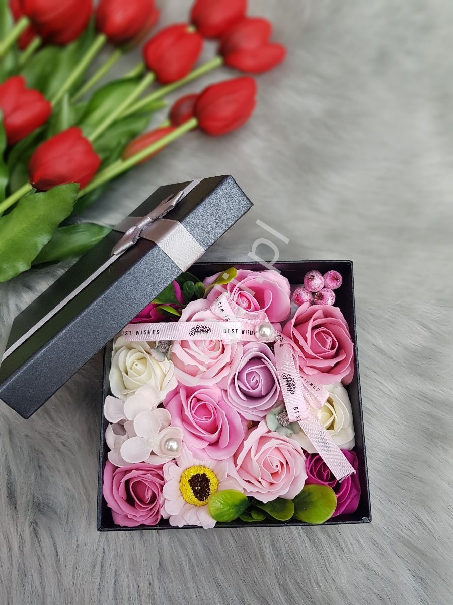 Flower box różowe róże mydlane w pudełku, prezent