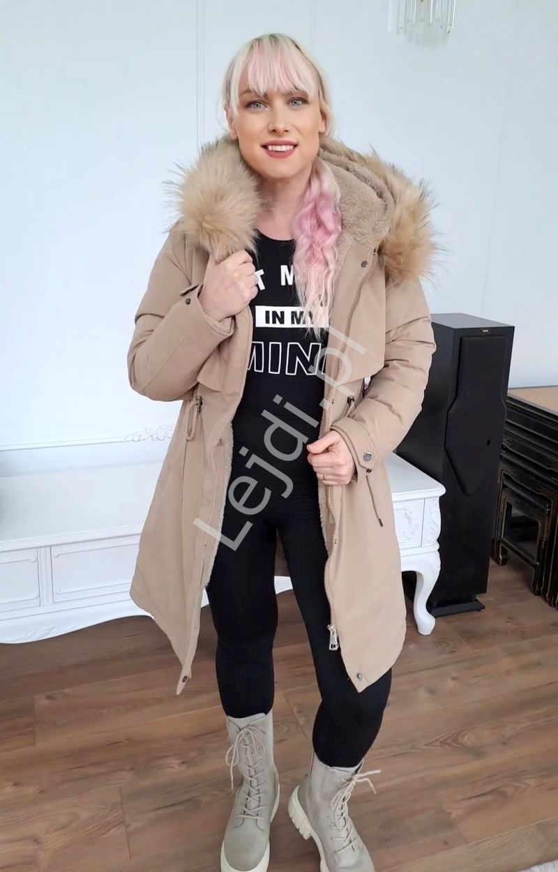 Image of Karmelowa parka plus size z futrem na kapturze 9807