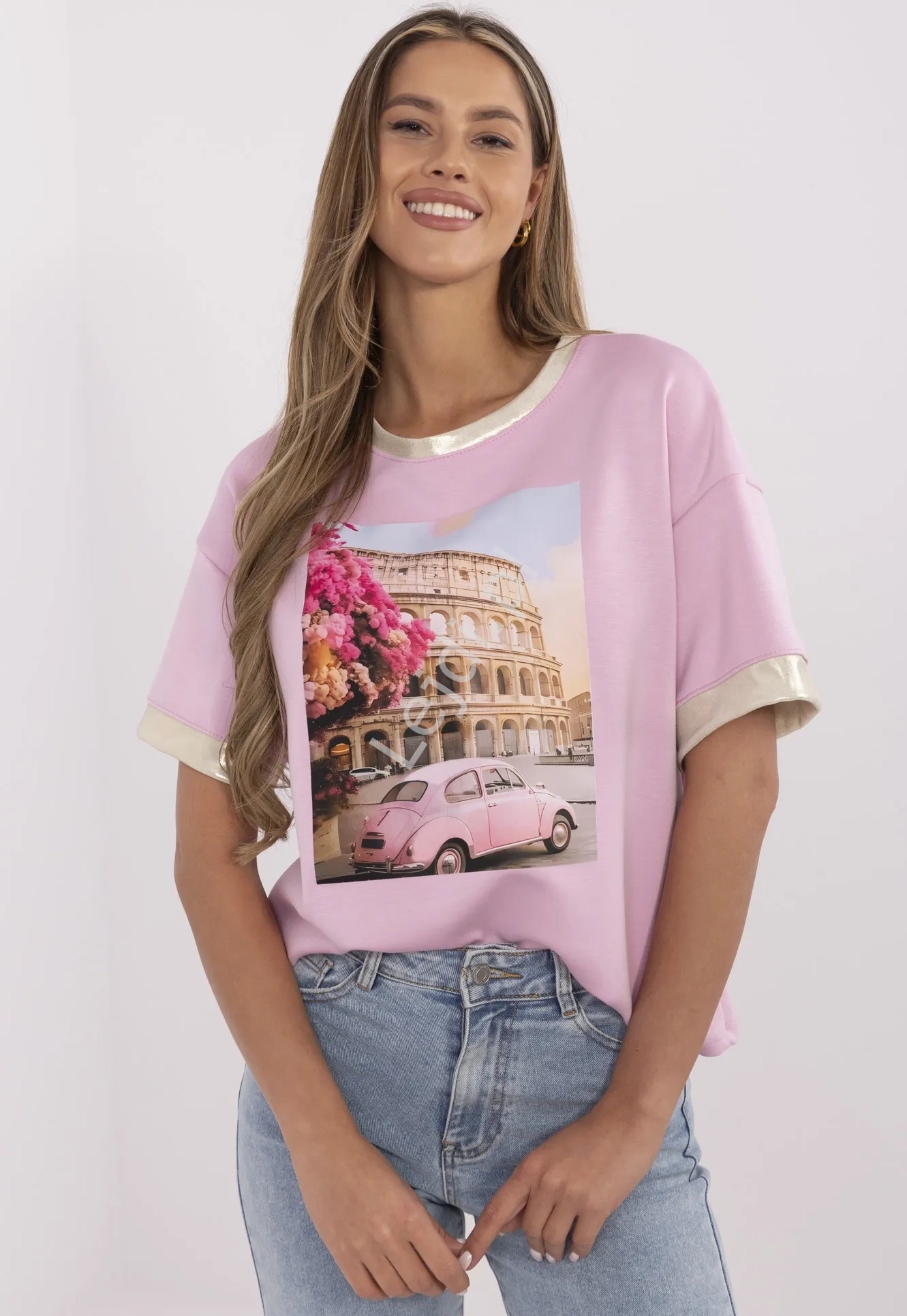 T-shirt damski ze złotymi lamówkami ROMA z garbusem , bluzka bawełniano wiskozowa masełko, różowy PREMIUM M61771