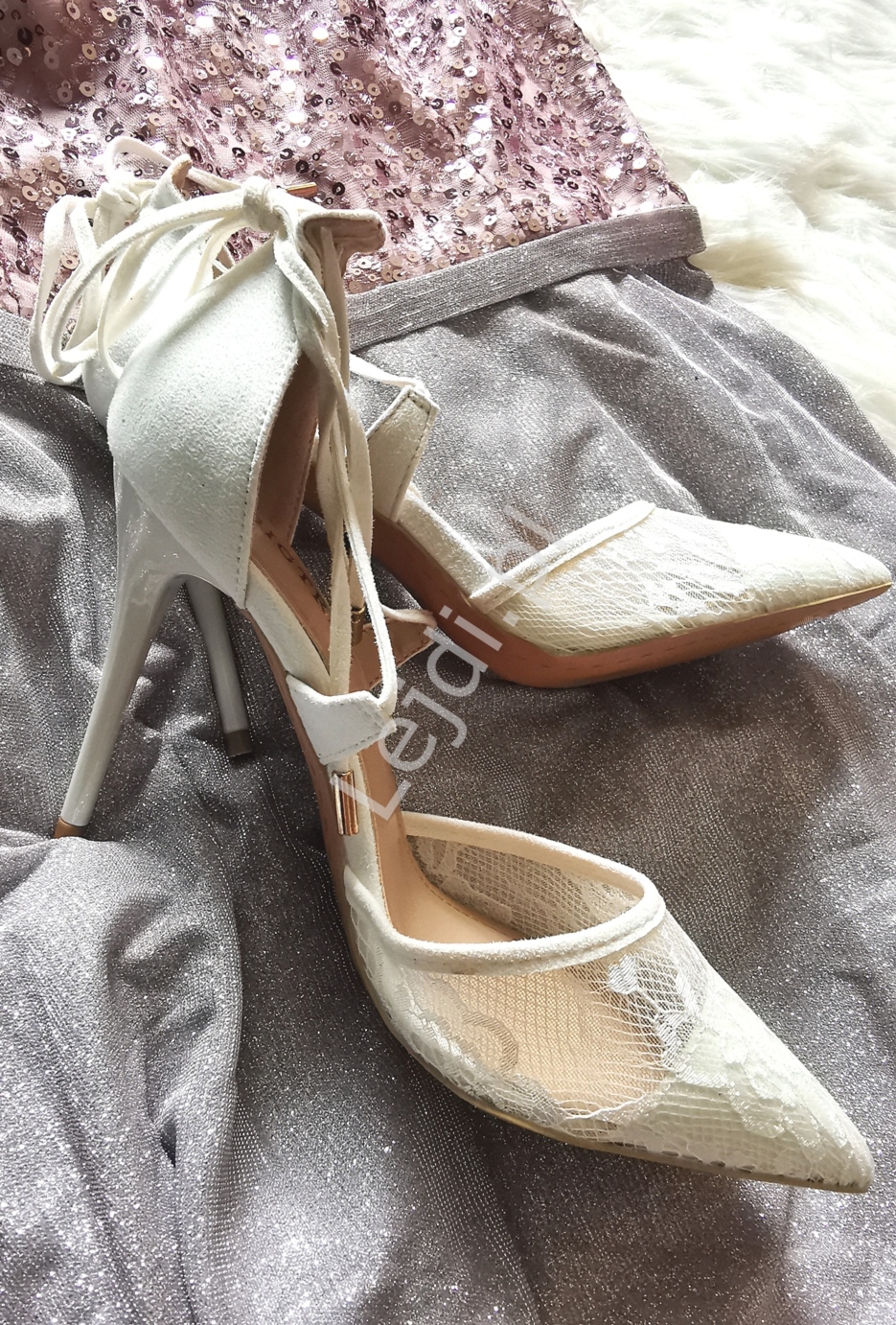 Biae koronkowe szpilki, eleganckie szpilki lubne 9822