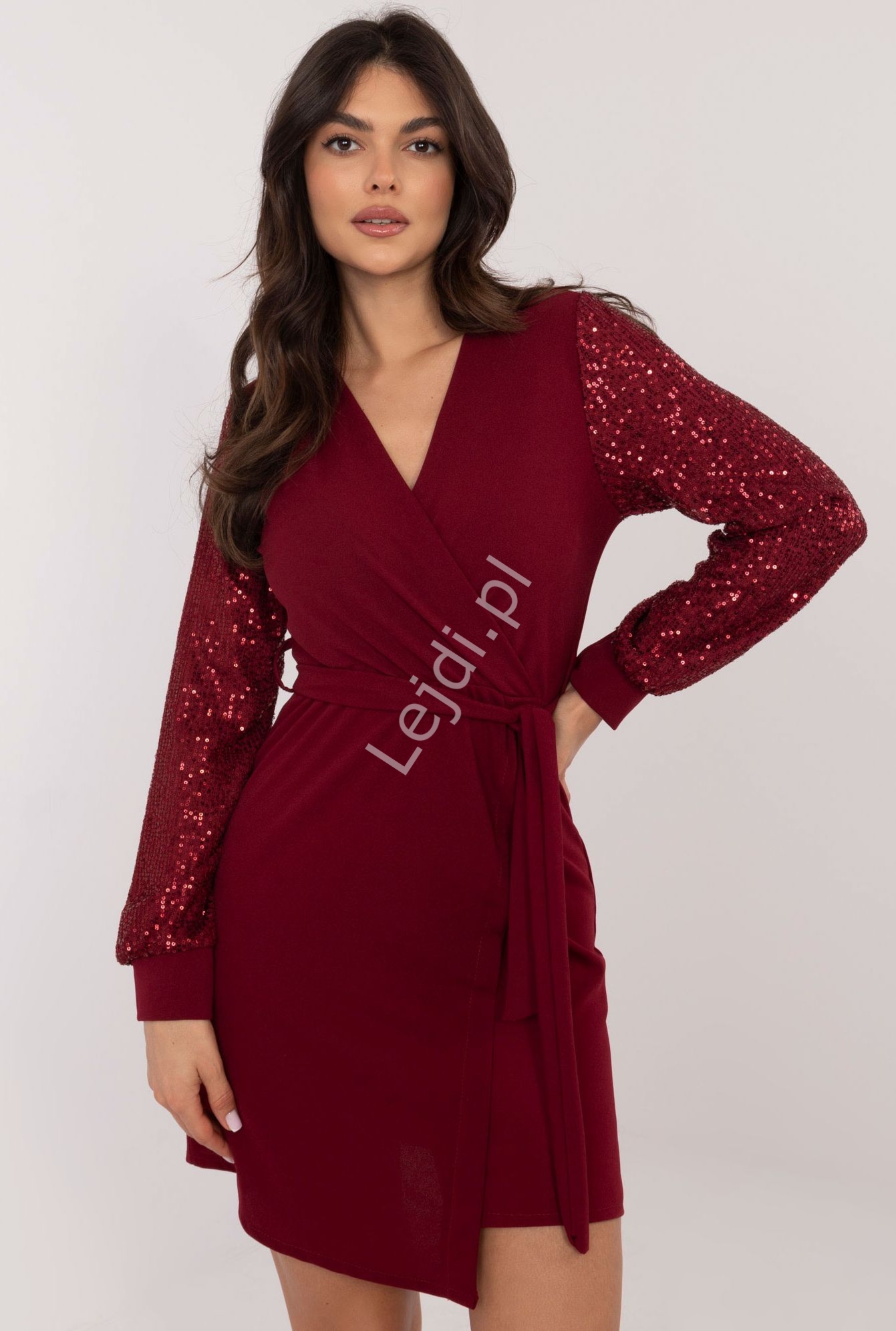 Bordowa sukienka z cekinowymi rkawami na Andrzejki, sylwestra 67634