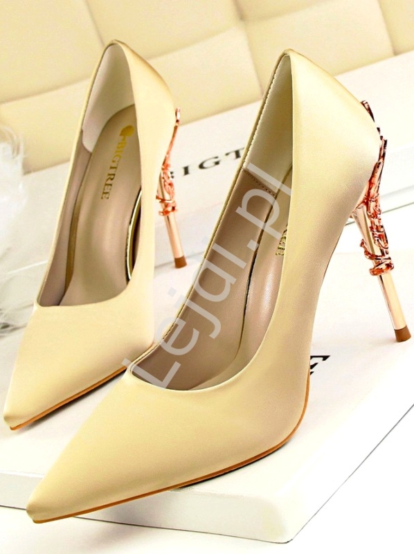 Złote szpilki z ozdobnym ażurowym obcasem 6486