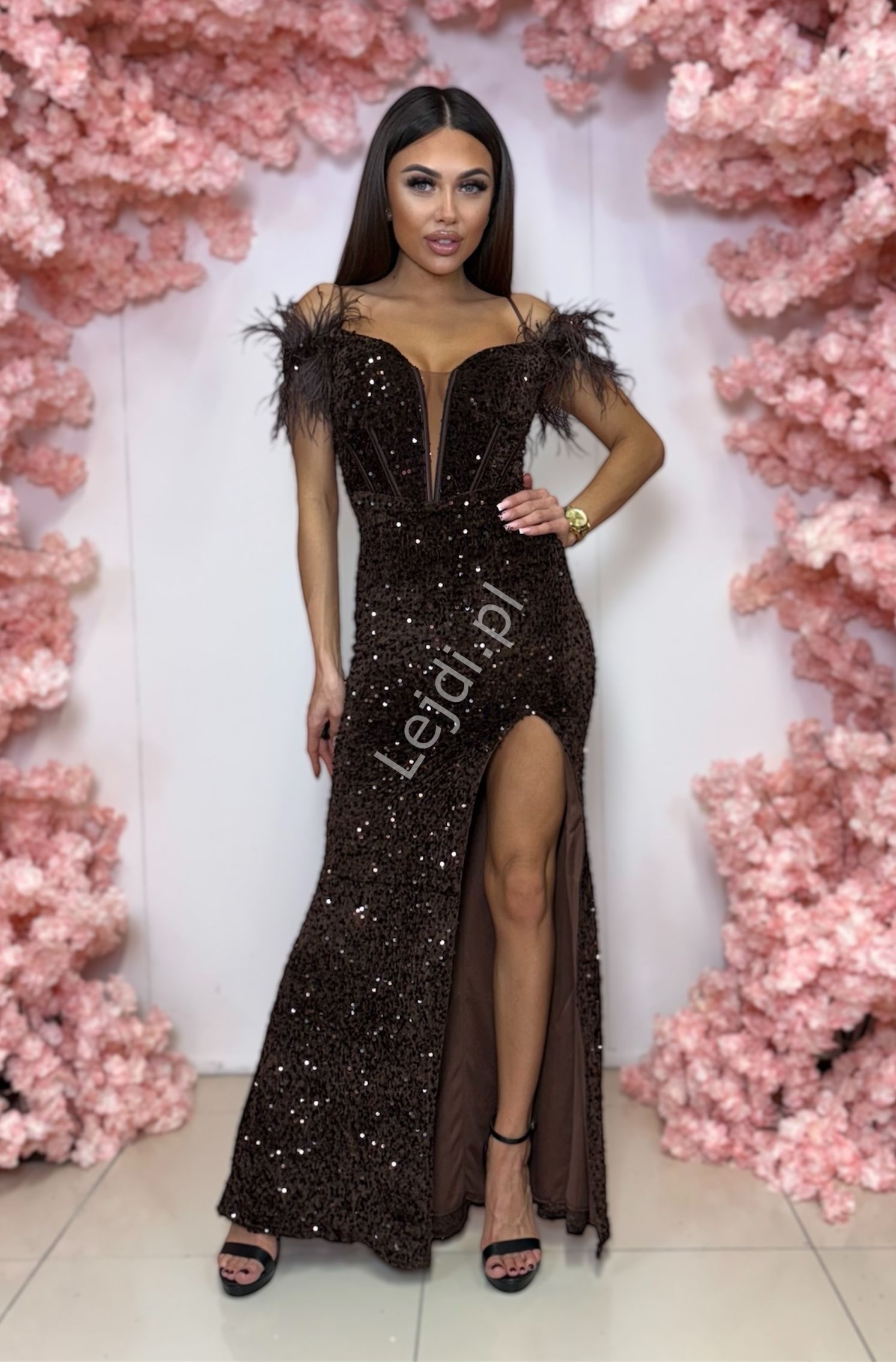 Cekinowa brzowa sukienka wieczorowa na studniwk, gale , bal, sylwestra z pirami marabuta