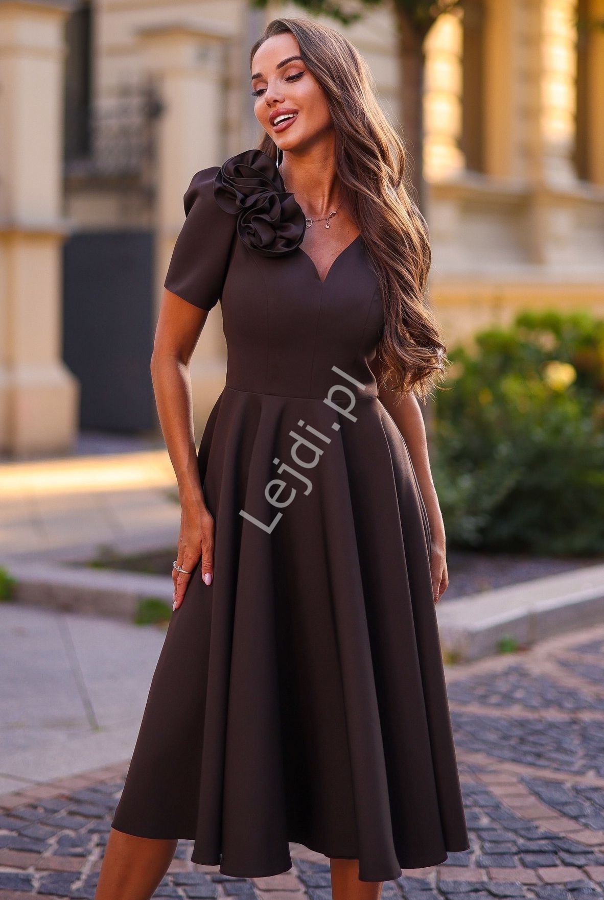 Kr�tka wizytowa czekoladowa rozkloszowana sukienka Rubi na komunie, wesele, chrzest