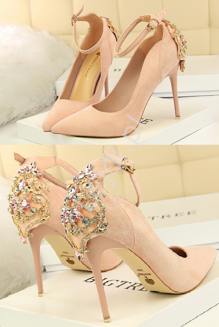 Jasno różowe szpilki zamszowe z kryształkową ozdobą na pięcie 2909