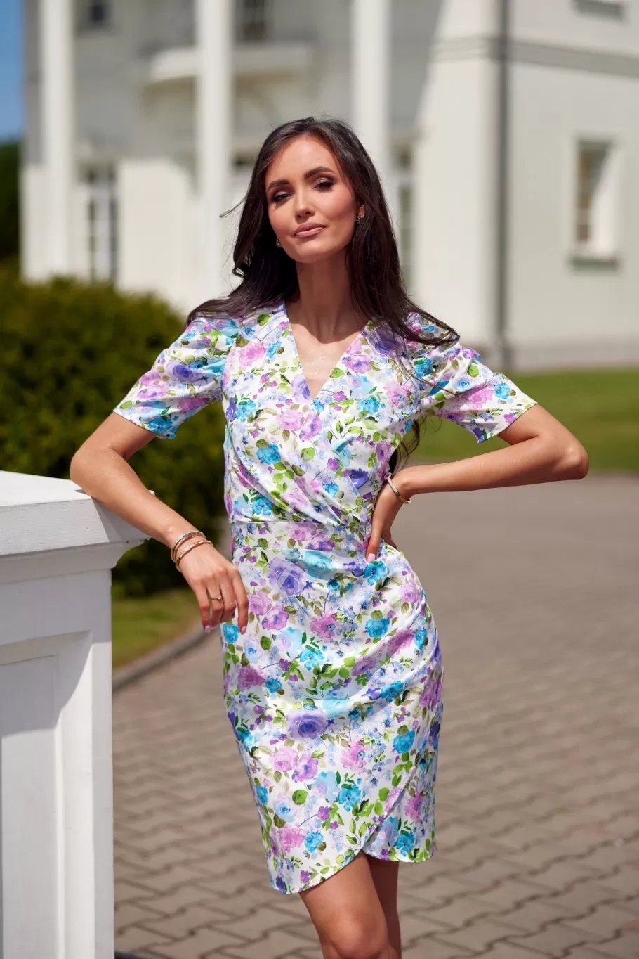 Image of Elegancka kwiecista sukienka z krótkim rękawem, letnia sukienka City Blooms 367 -41