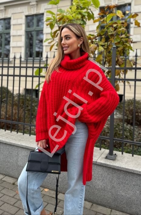 Długi oversizowy czerwony sweter damski z golfem Sophia, Polski Producent