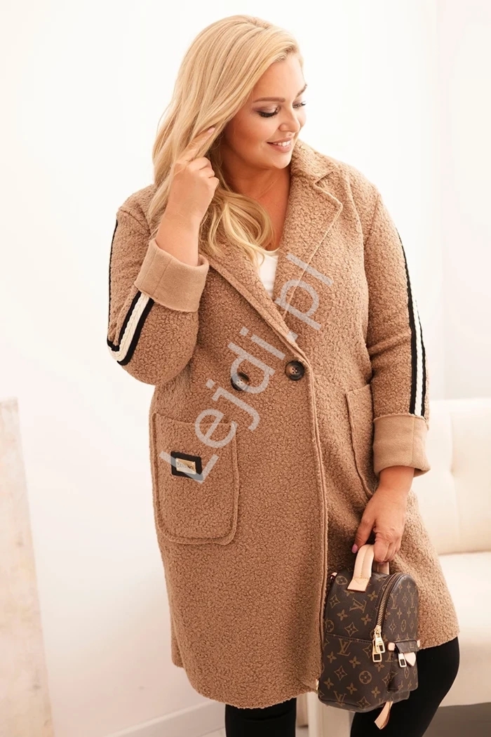 Karmelowe płaszcz baranek z lampasami na rękawach i kieszeniami 5274