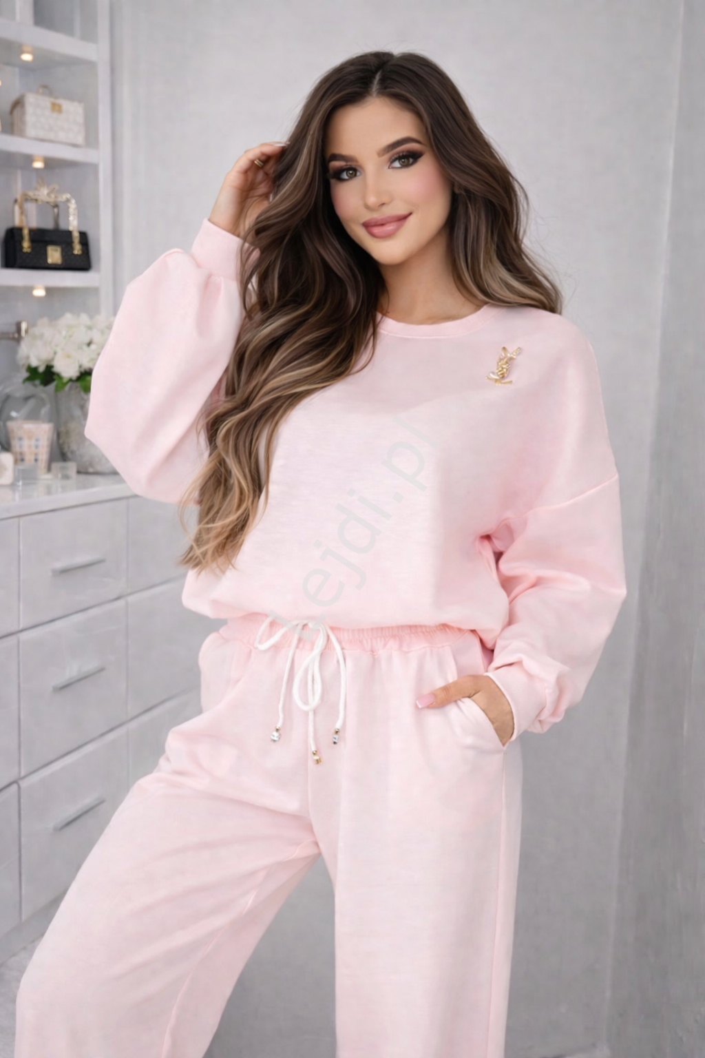 Komplet damski BETTER NOW jasno różowy z broszką 2193