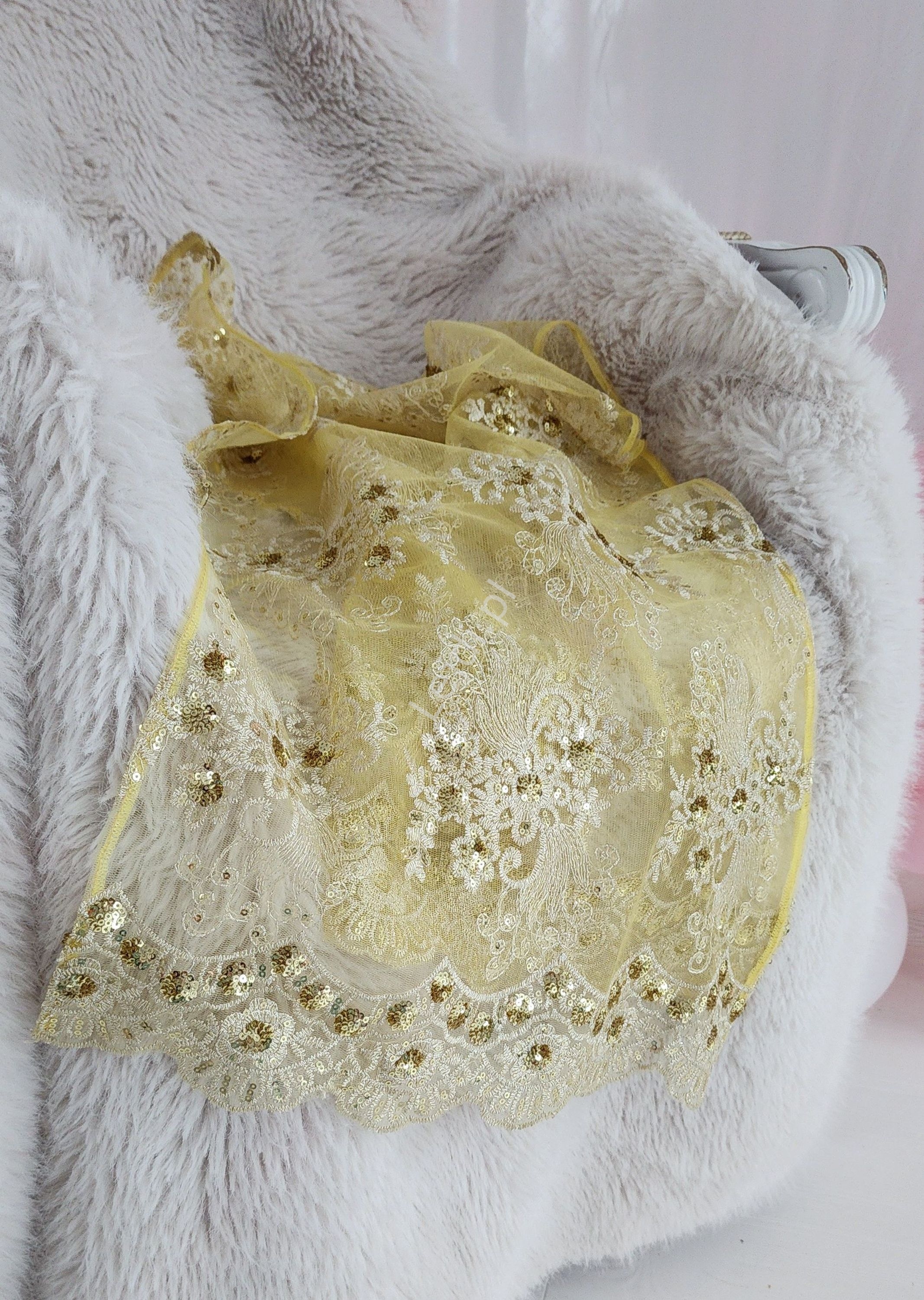 Żółto łoty koronkowy szal