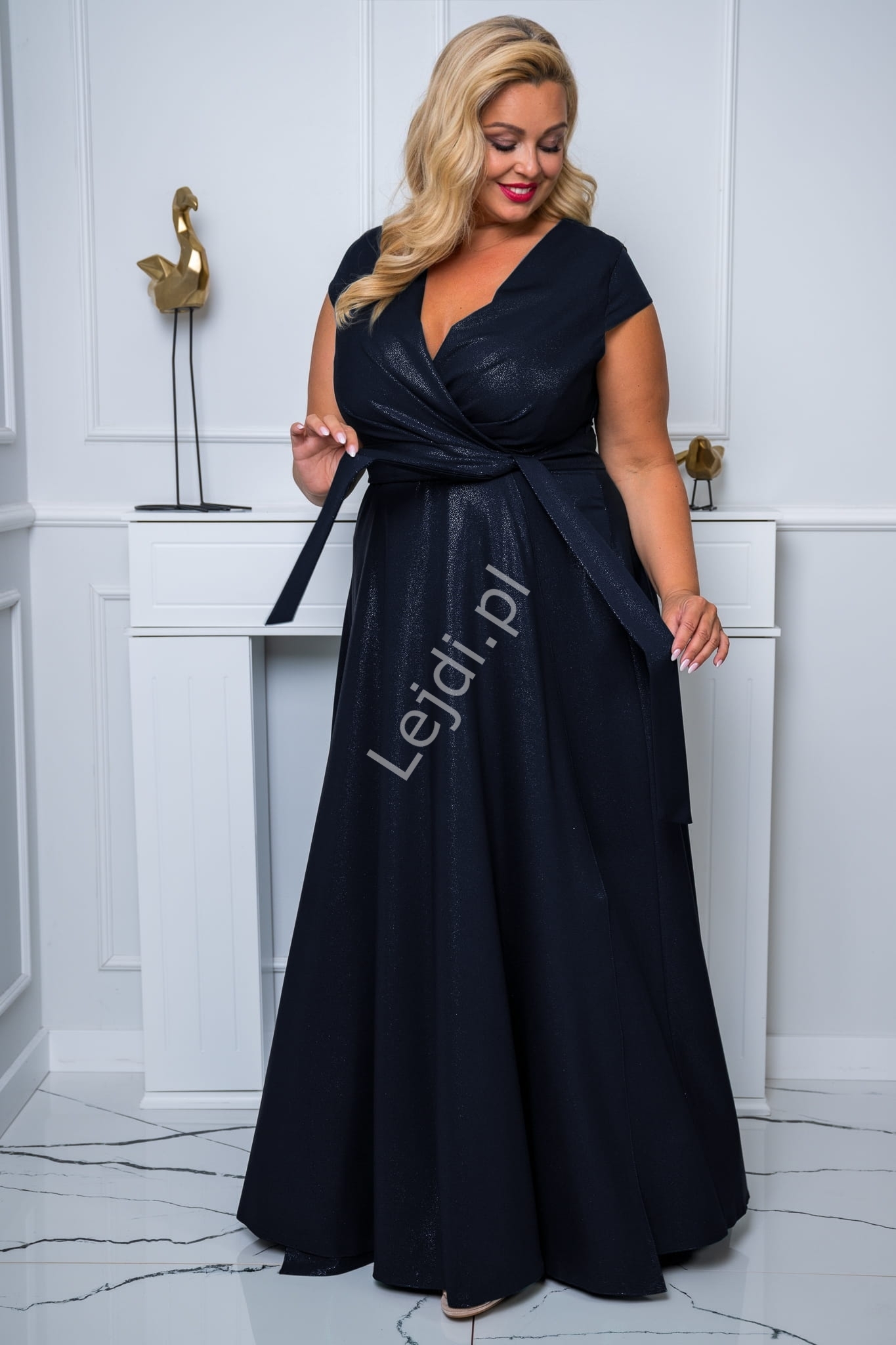 Czarna brokatowa sukienka Natalia z rozci�ciem na studni�wk�, bal Plus Size