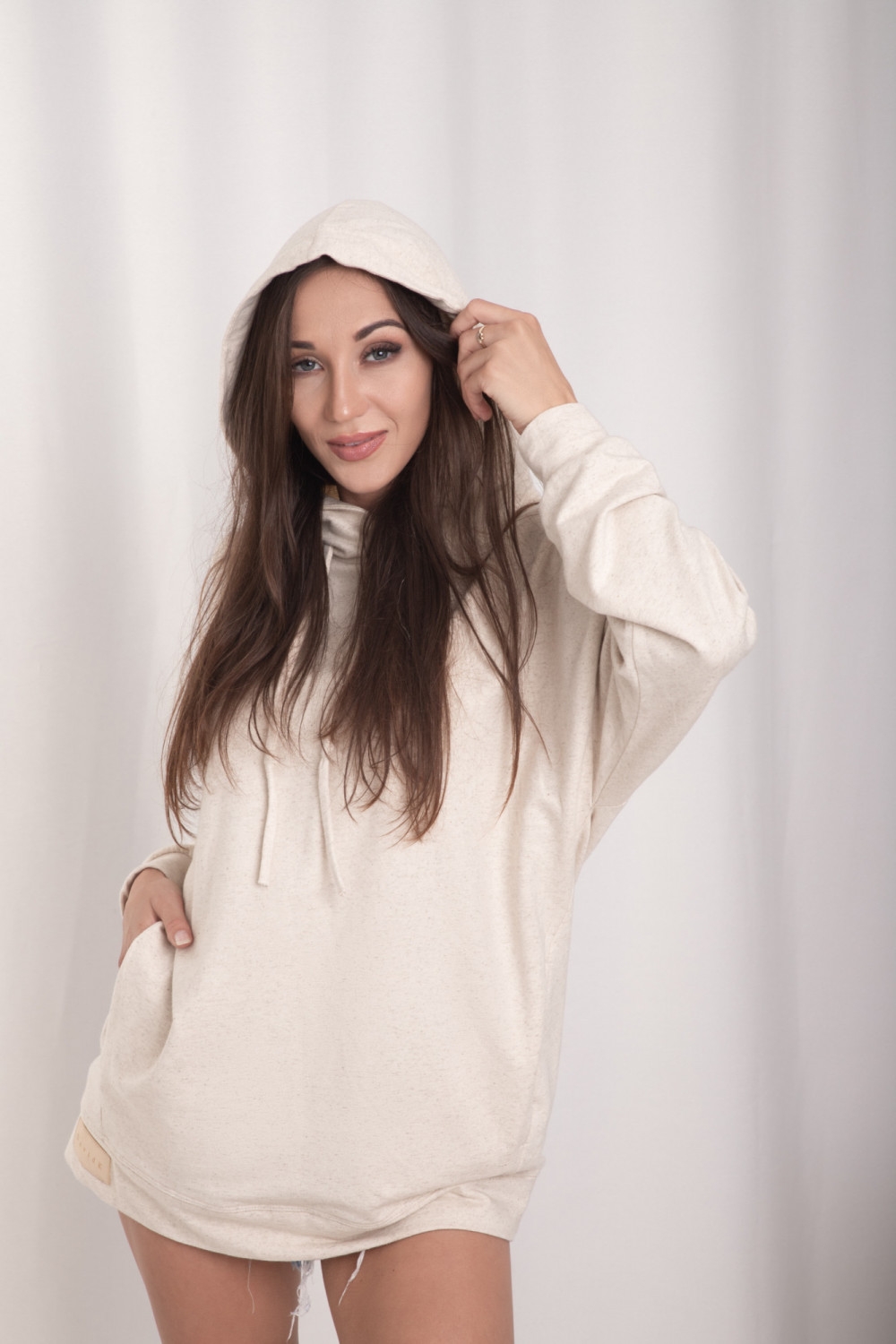 Bluza z kapturem Blanche z dodatkiem lnu 050