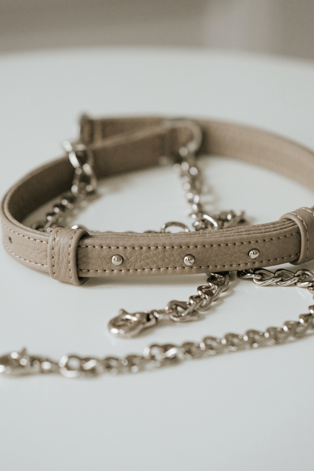 SKÓRZANY PASEK DO TOREBKI - łańcuszek - beżowy