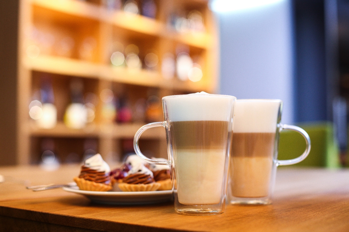 Фото - Форма для випічки й запікання Vialli Design Szklanka do latte z podwójną ścianką Amo 320 ml 23024  