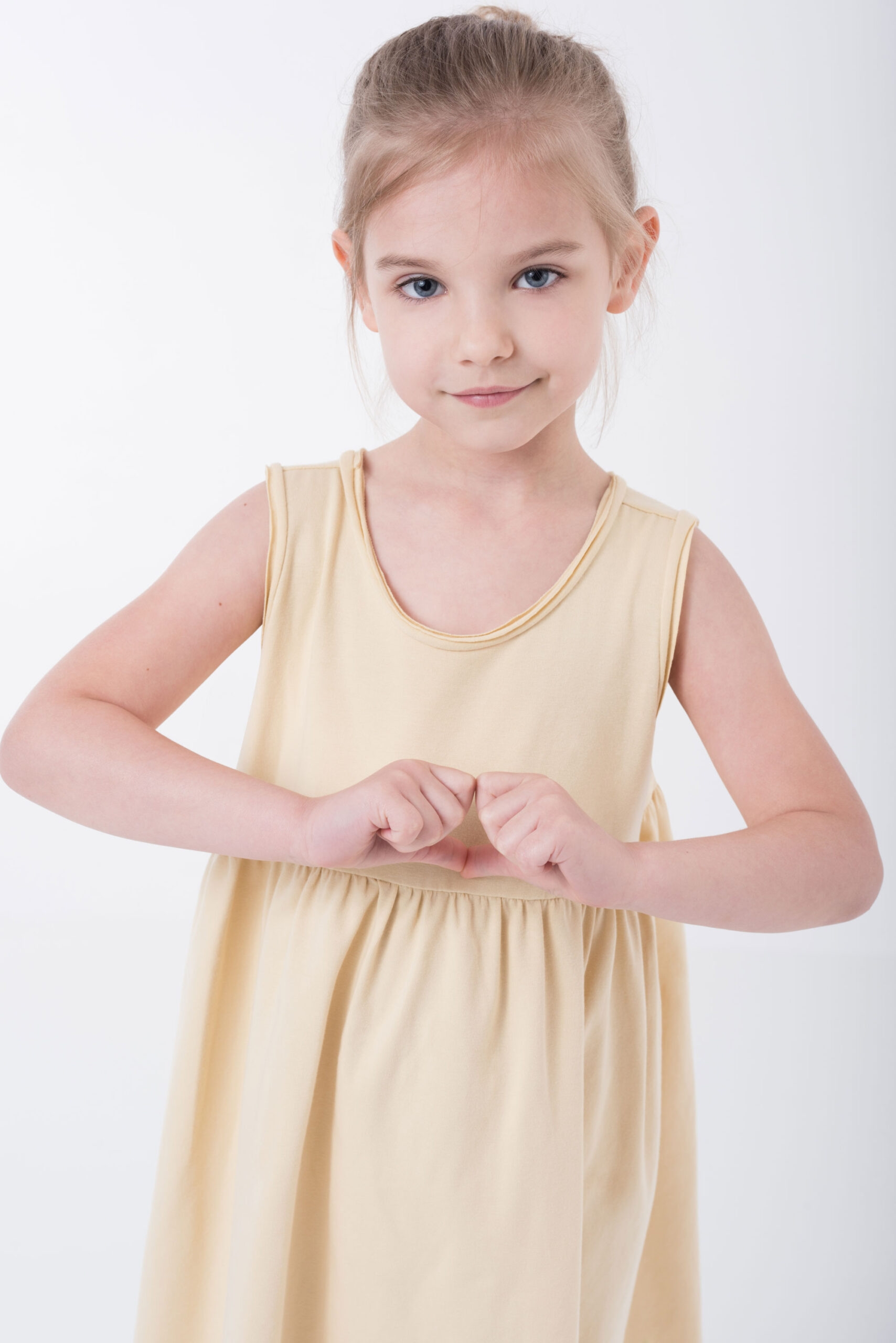 Rozkloszowana sukienka dla dziewczynki na ramiączkach Princess Yellow - 110/116