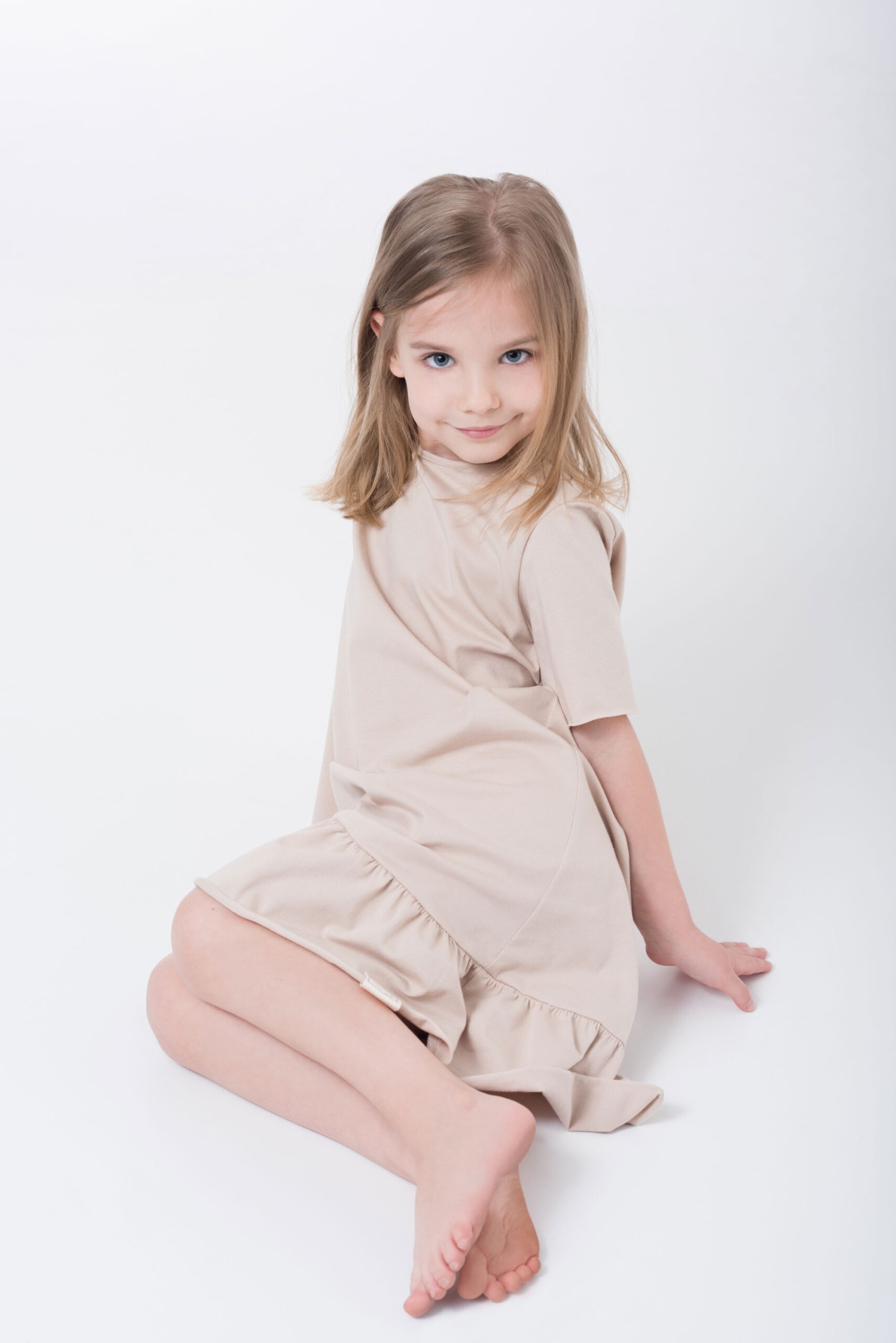 Luźna sukienka z falbanką dla dziewczynki Crown Beige - 122/128