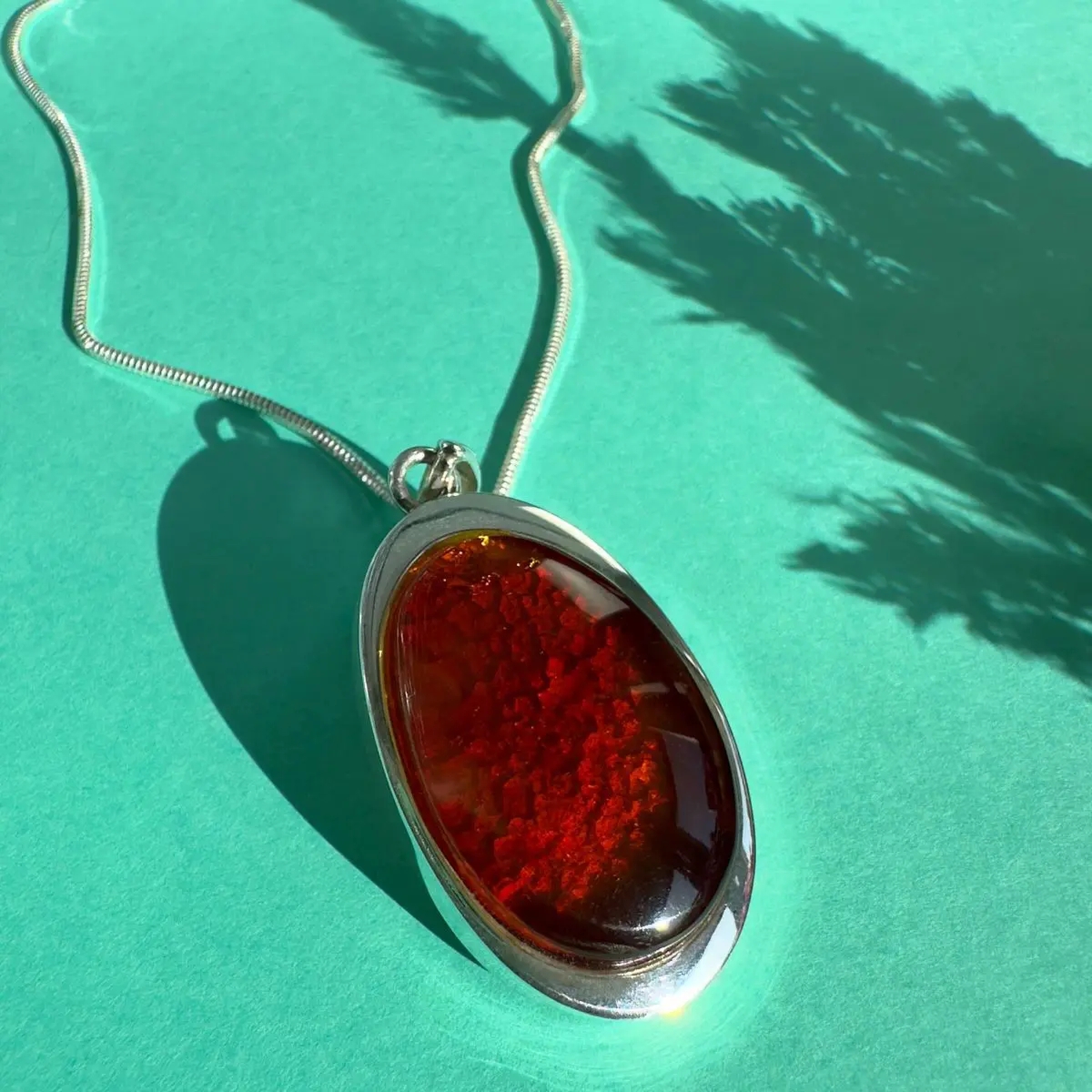 Wisiorek srebrny z koniakowym bursztynem no 6