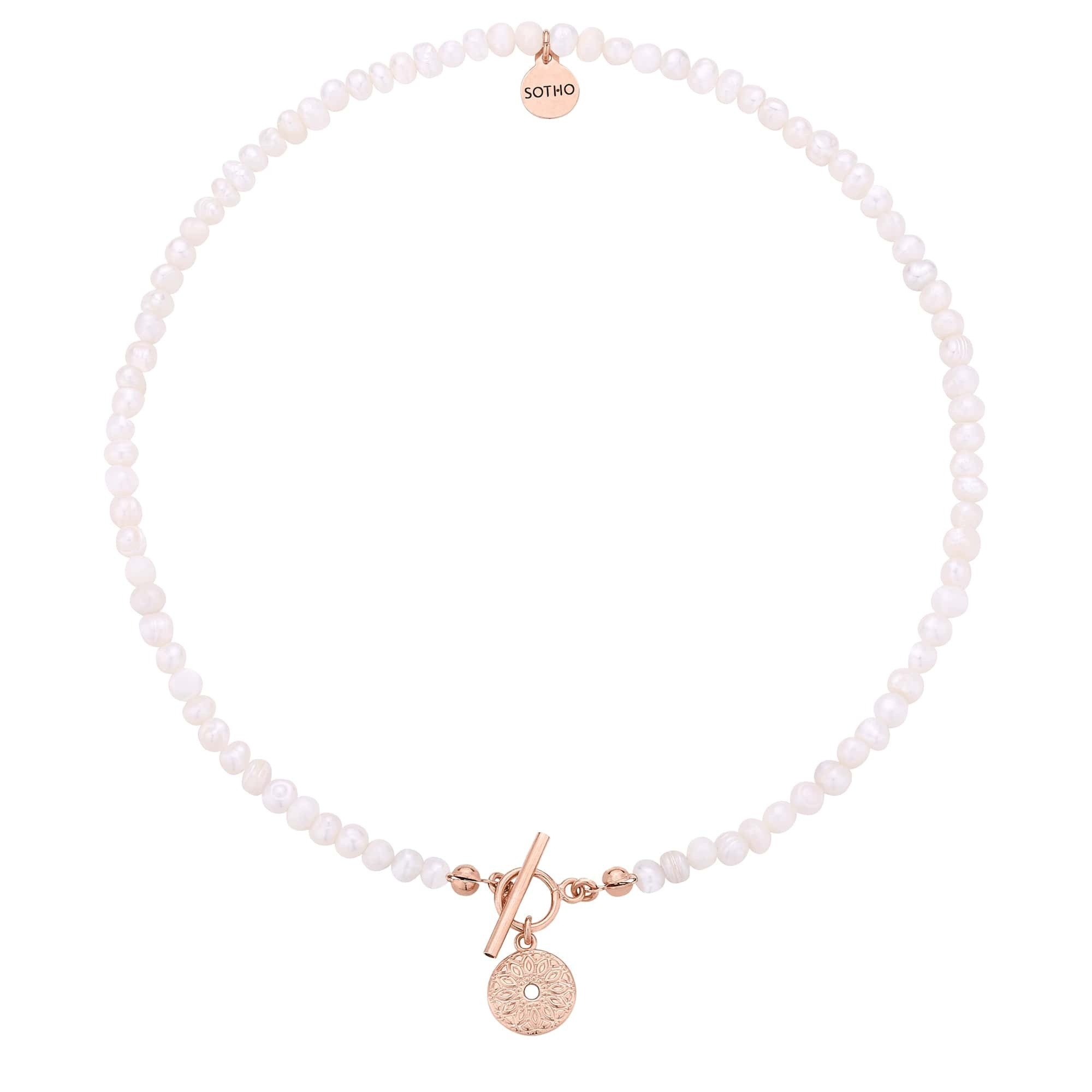 Naszyjnik z pereł naturalnych z medalionem z różowego złota