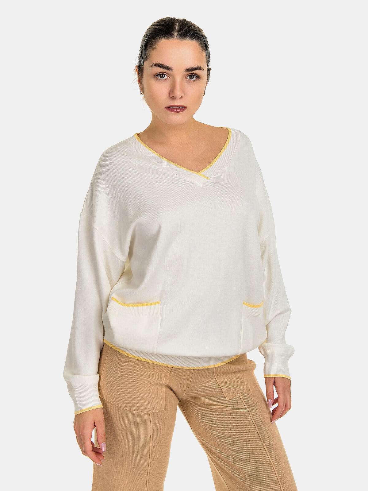 Sweter z kieszeniami