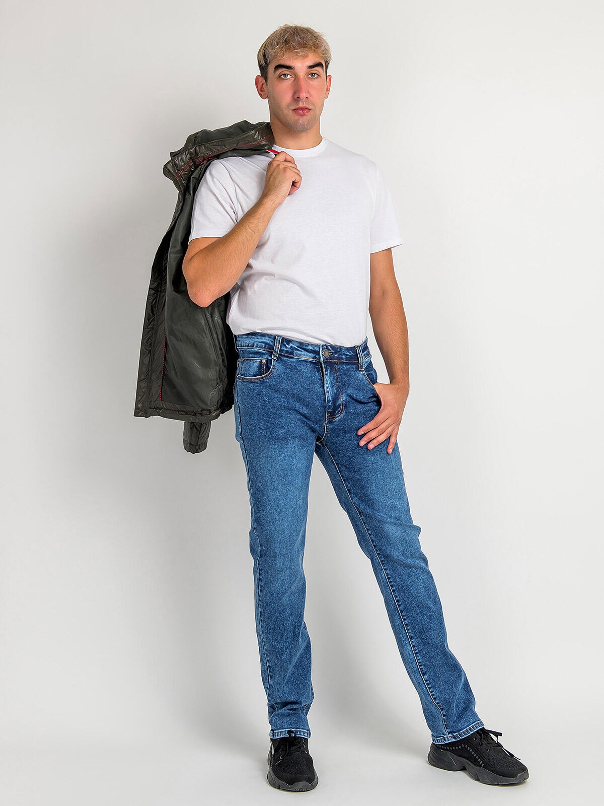 
						Jeansy slim fit
					